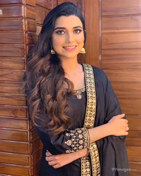 Nimrat Khaira Wallpapers